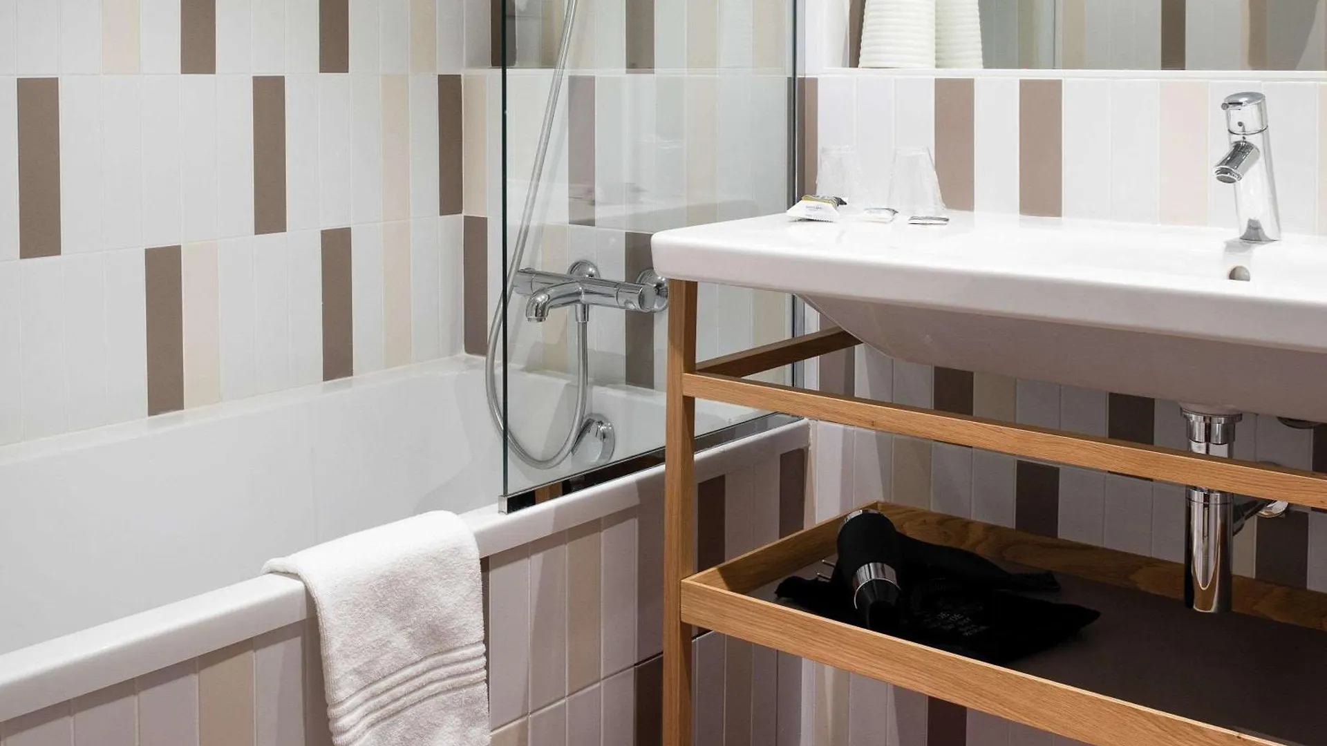 Mercure Lyon Charbonnieres Hotel