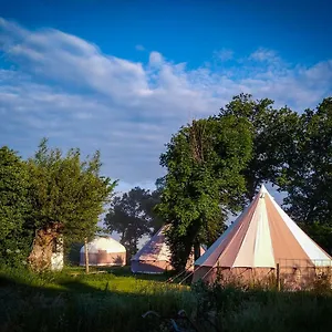  Tente de luxe Cool Under Canvas